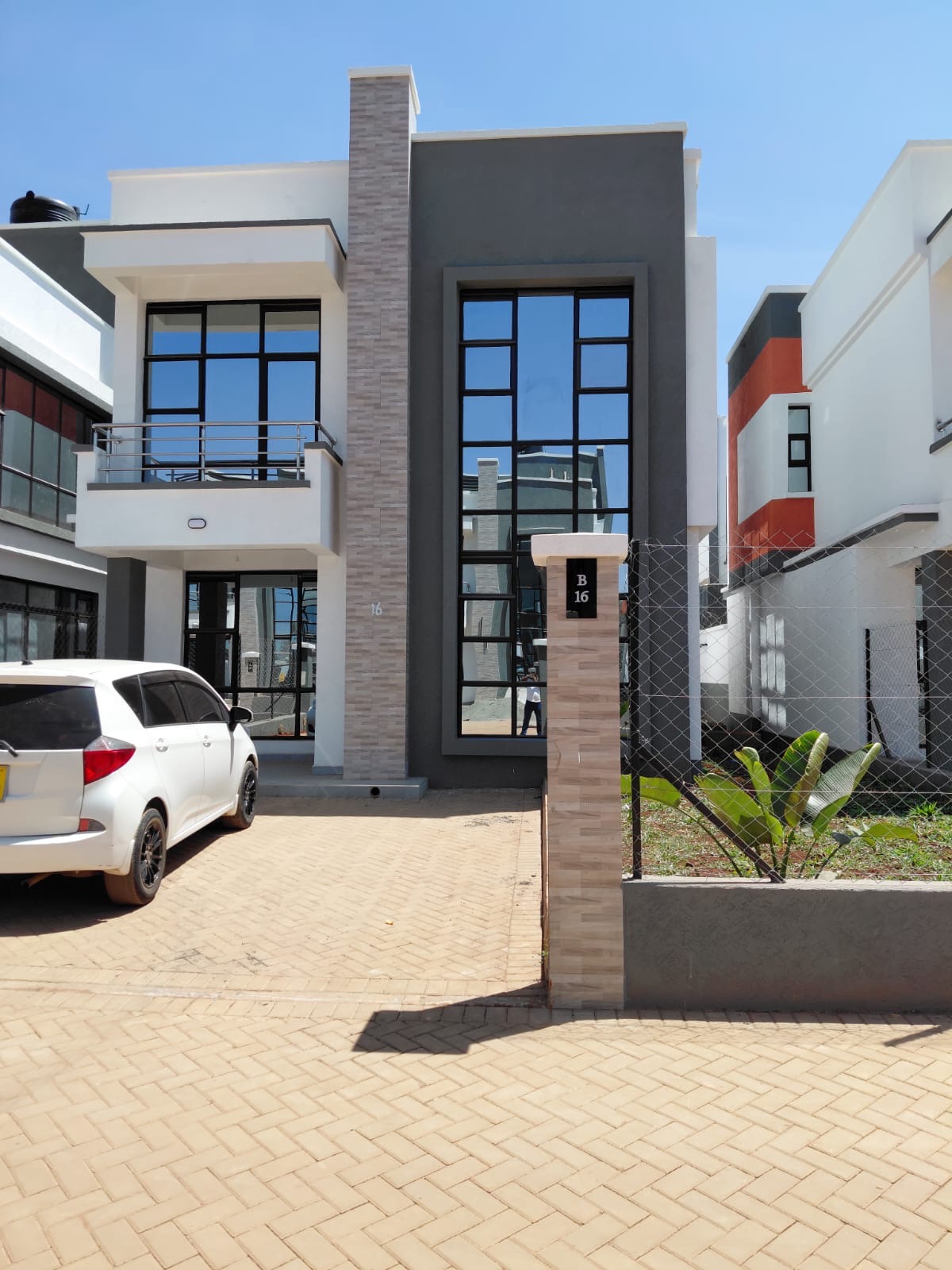 4-BEDROOM ALL-ENSUITE HOUSE FOR LEASE – EASTERN VILLE